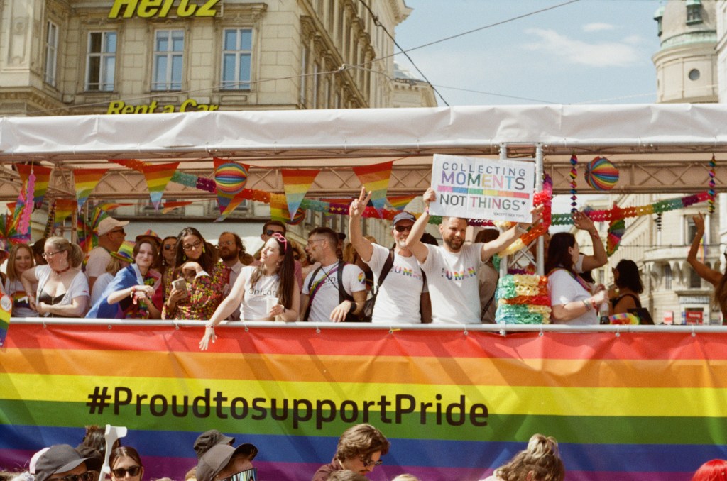 Back to analogue – Part 5: Vienna Pride with the Praktica&nbsp;B200